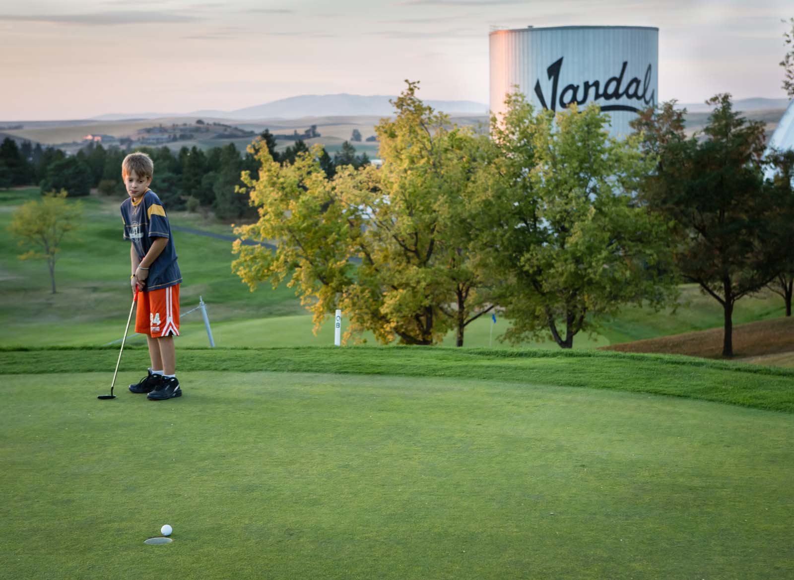 Child putting at the Vandal golf course